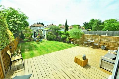 8 Aberdare Gardens, London, NW7 1DS