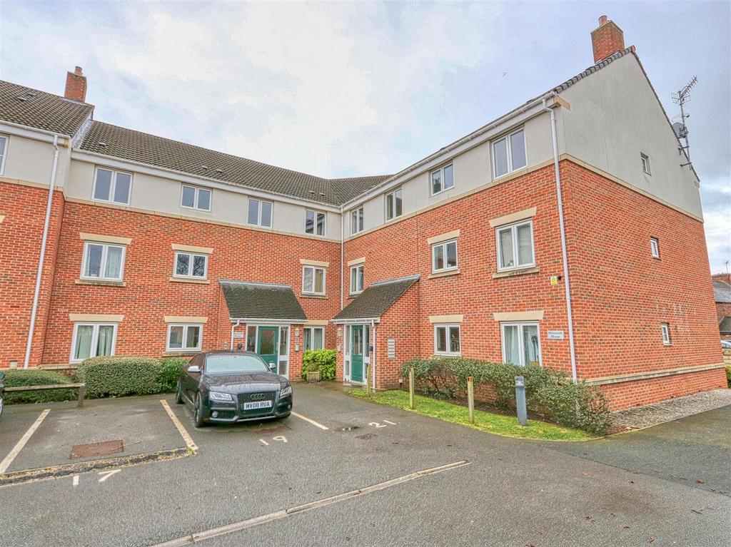 Moorcroft House, Chesterfield S40 2 bed apartment to rent £650 pcm (£