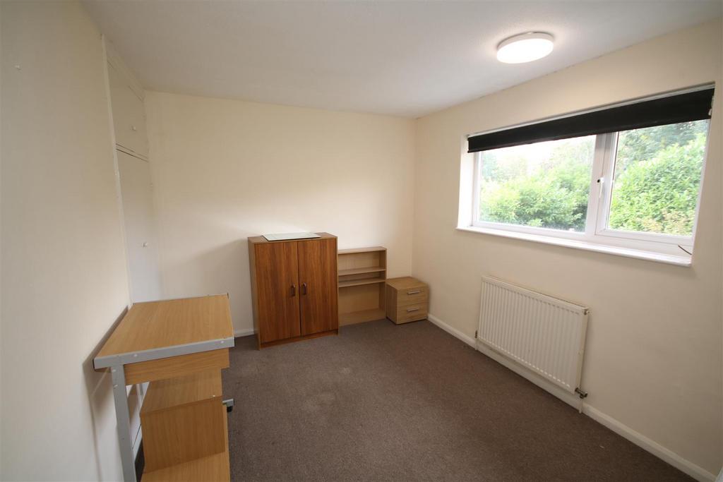 P1049 Shipman Avenue 3 bed house share £1,400 pcm (£323 pw)