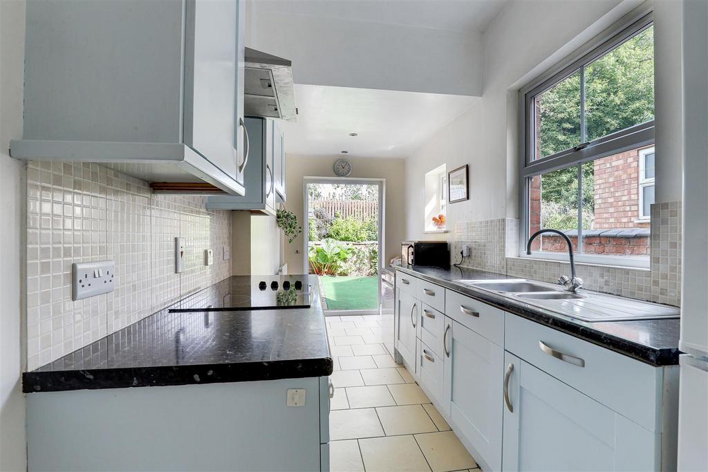 Extended fitted kitchen / diner