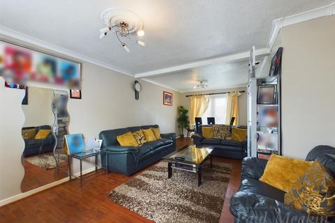 3 bedroom semi-detached house for sale, Arnhem Drive, New Addington, Croydon