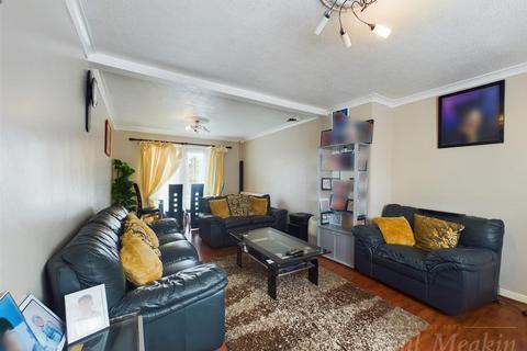 3 bedroom semi-detached house for sale, Arnhem Drive, New Addington, Croydon