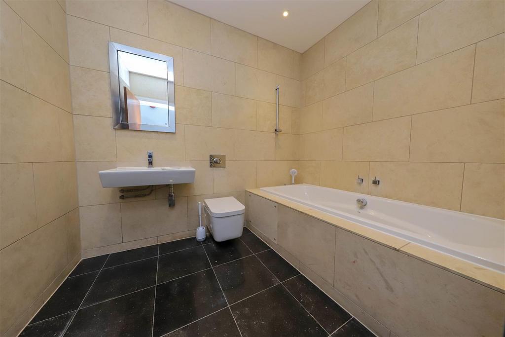 Nicholas james adelaide cres bathroom .jpg