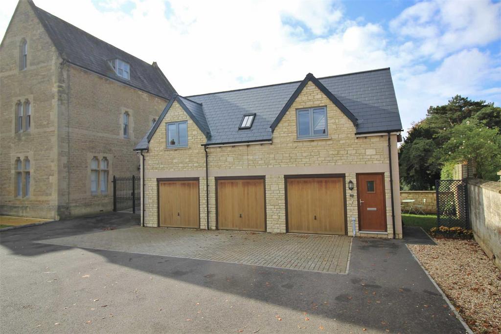 Malmesbury Road, Chippenham 2 bed flat £975 pcm (£225 pw)
