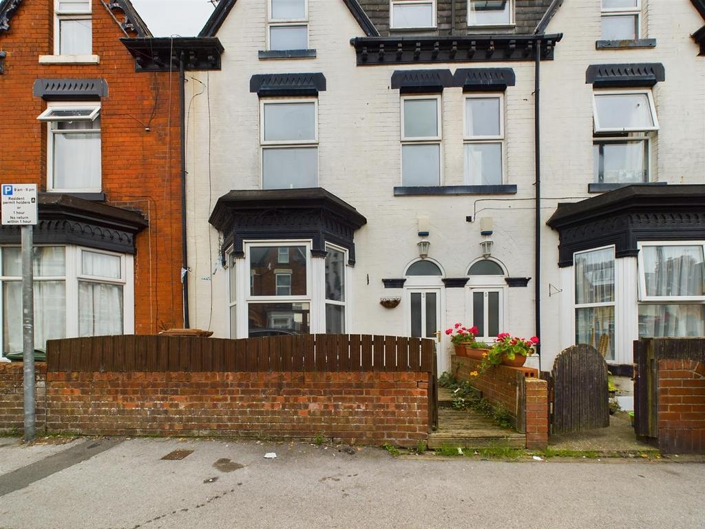 St. Avenue, Bridlington 5 bed terraced house for sale £135,000