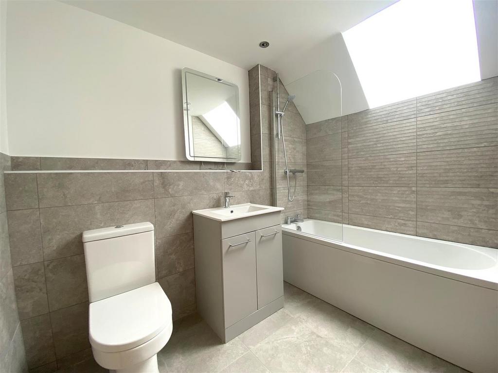 258 Hatfield Road p2 bathroom - edit.jpg