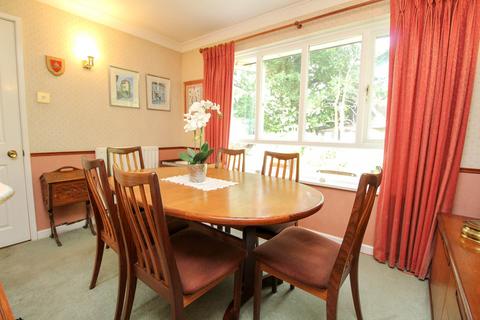 4 bedroom detached house for sale - Malthouse Close, Church Crookham, Fleet, GU52