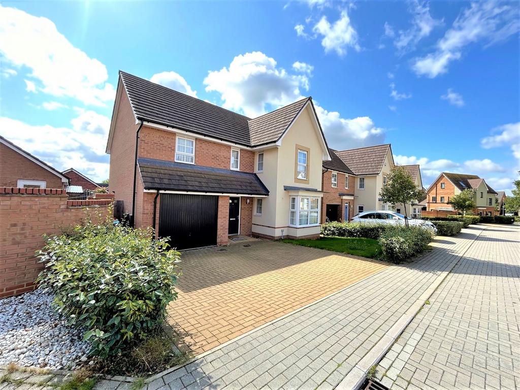 Nero Grove, Fairfields, Milton Keynes, MK11 4 bed detached house for