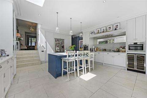 77 Addison Gardens, London, W14 0DT