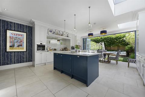 77 Addison Gardens, London, W14 0DT