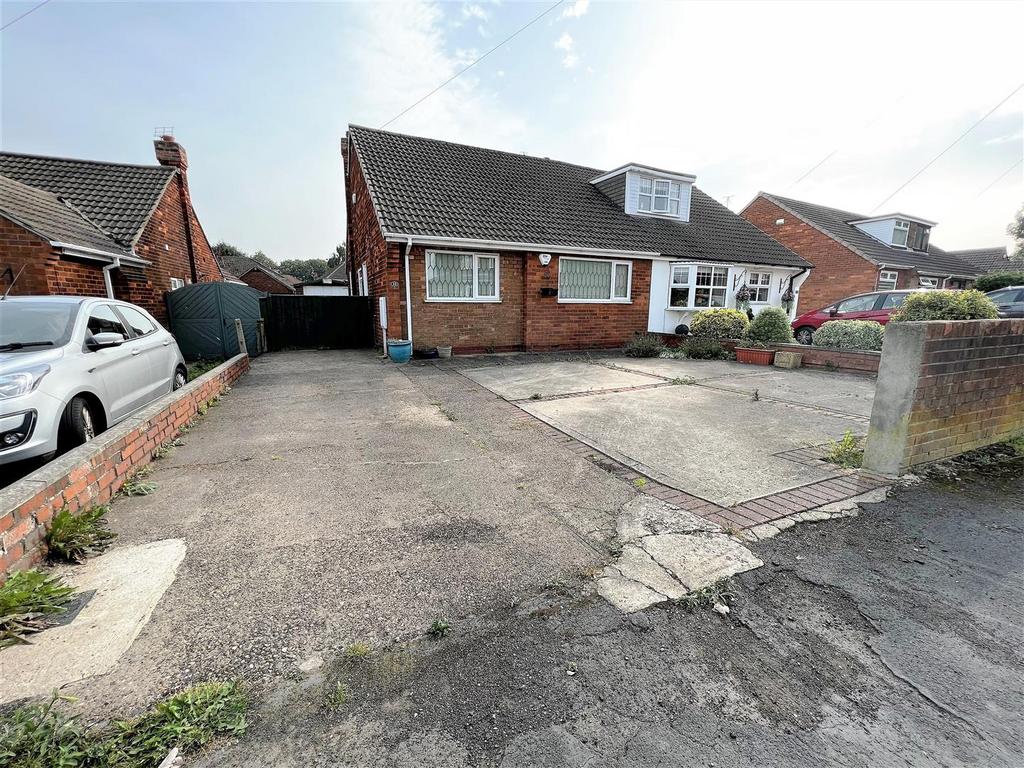 Kenmar Road, Laceby, Grimsby, N.E. Lincs, DN37 7HJ 2 bed semidetached