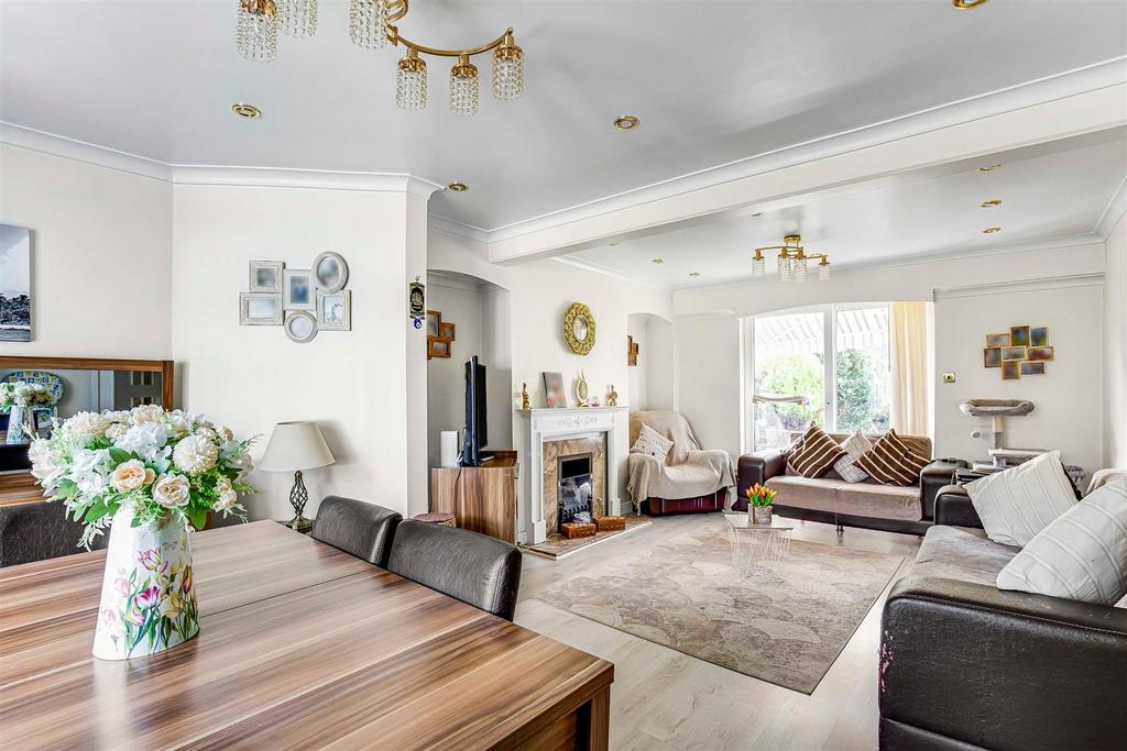 Barnes Avenue, Barnes, SW13 3 bed end of terrace house for sale £950,000