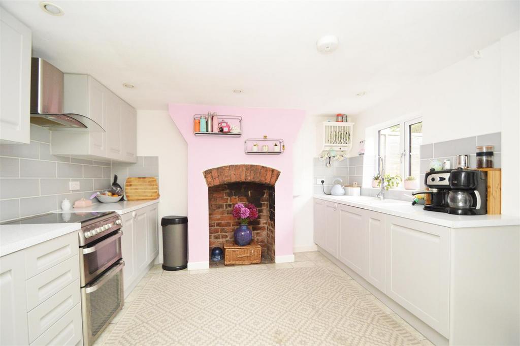 Ellesmere Road, Shrewsbury 3 bed terraced house for sale £265,000