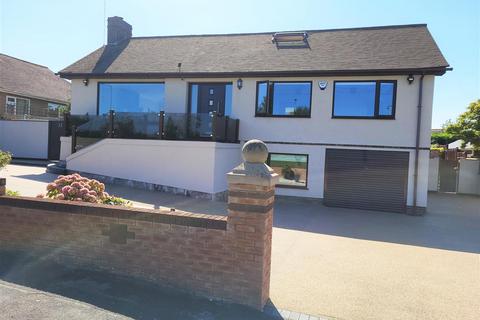 6 bedroom detached house for sale, Highlands Close, Rhuddlan