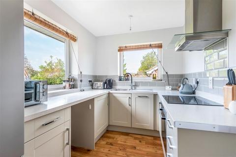 28 Lances Close, Meopham, Gravesend, DA13 0EU