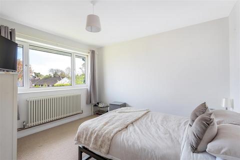 28 Lances Close, Meopham, Gravesend, DA13 0EU