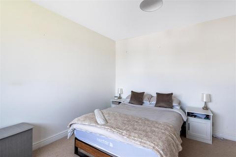 28 Lances Close, Meopham, Gravesend, DA13 0EU