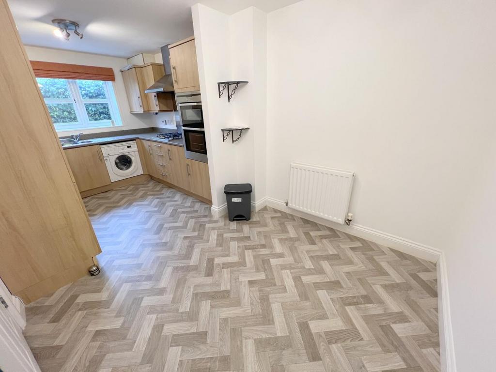 Hutton Way, Framwellgate Moor, Durham 4 bed townhouse £1,100 pcm (£