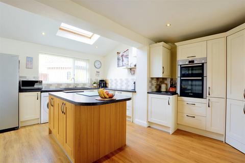 4 bedroom semi-detached house for sale, Balshaw Way, Chiwell