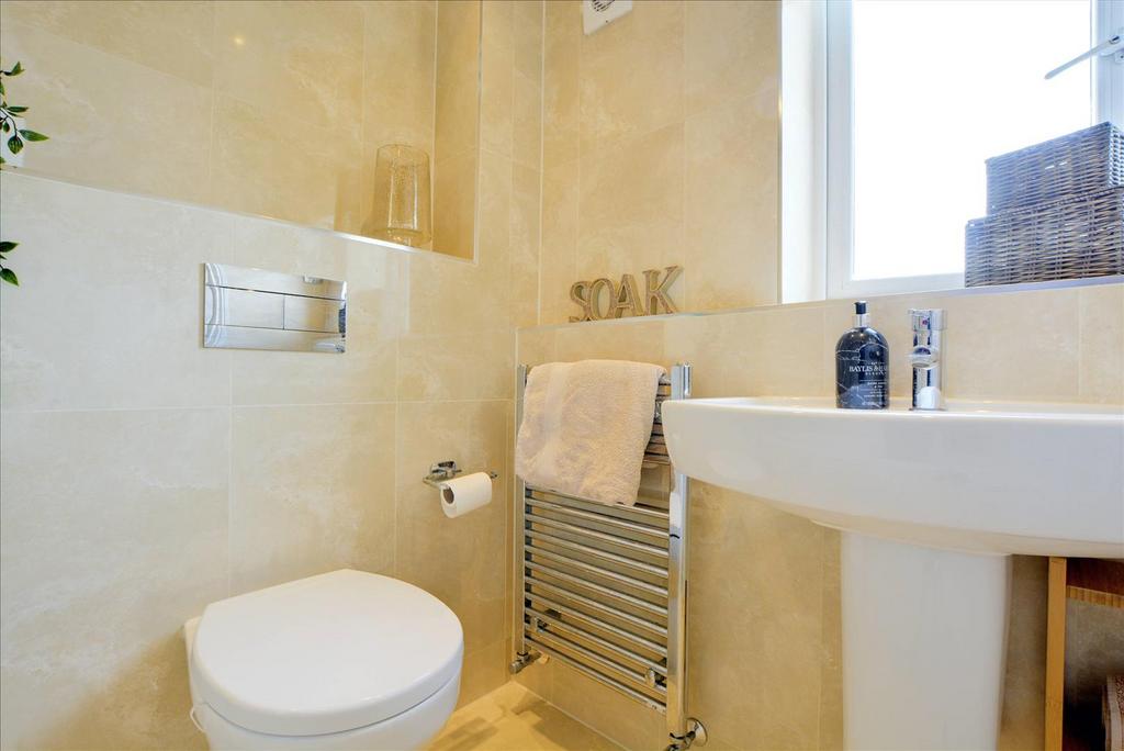 Bathroom 2.jpeg