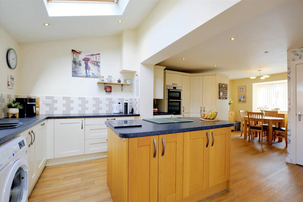 Kitchen 2.jpeg