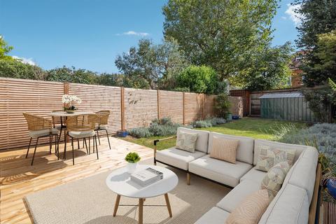 109 Wendell Road, London, W12 9SD