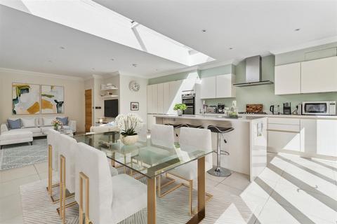 109 Wendell Road, London, W12 9SD