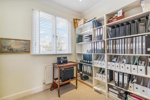 109 Wendell Road, London, W12 9SD