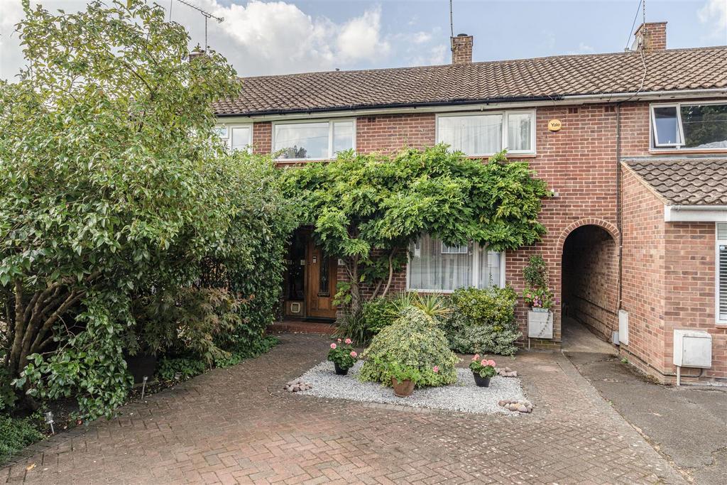 Lambourne Crescent, Sheerwater, Woking 3 bed house £485,000