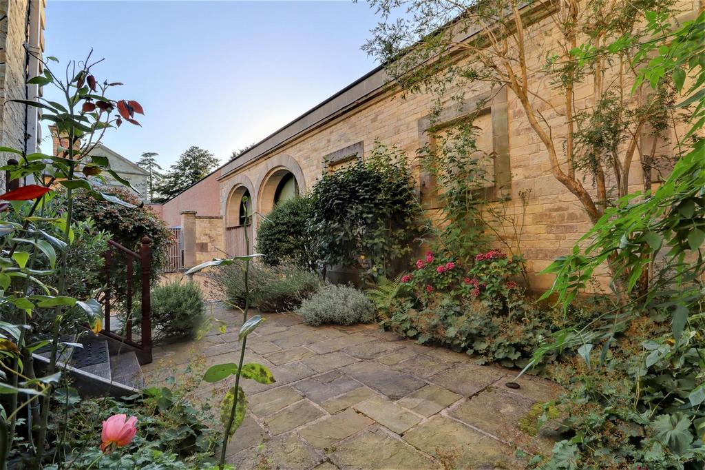 Courtyard Garden