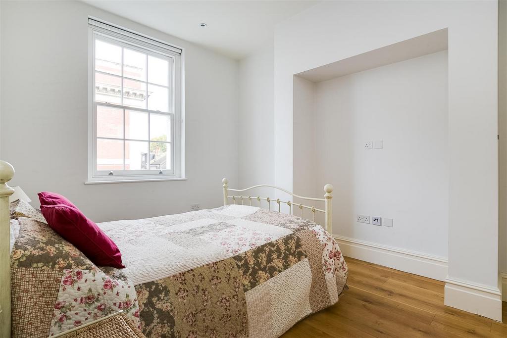 Burlington House Flat 2-11.jpg