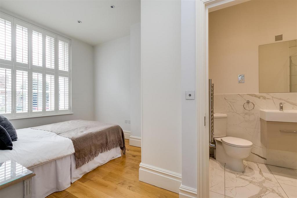 Burlington House Flat 2-8.jpg