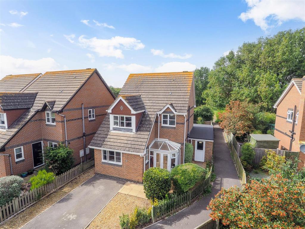 Close, Bracklesham Bay, Chichester 3 bed detached house for