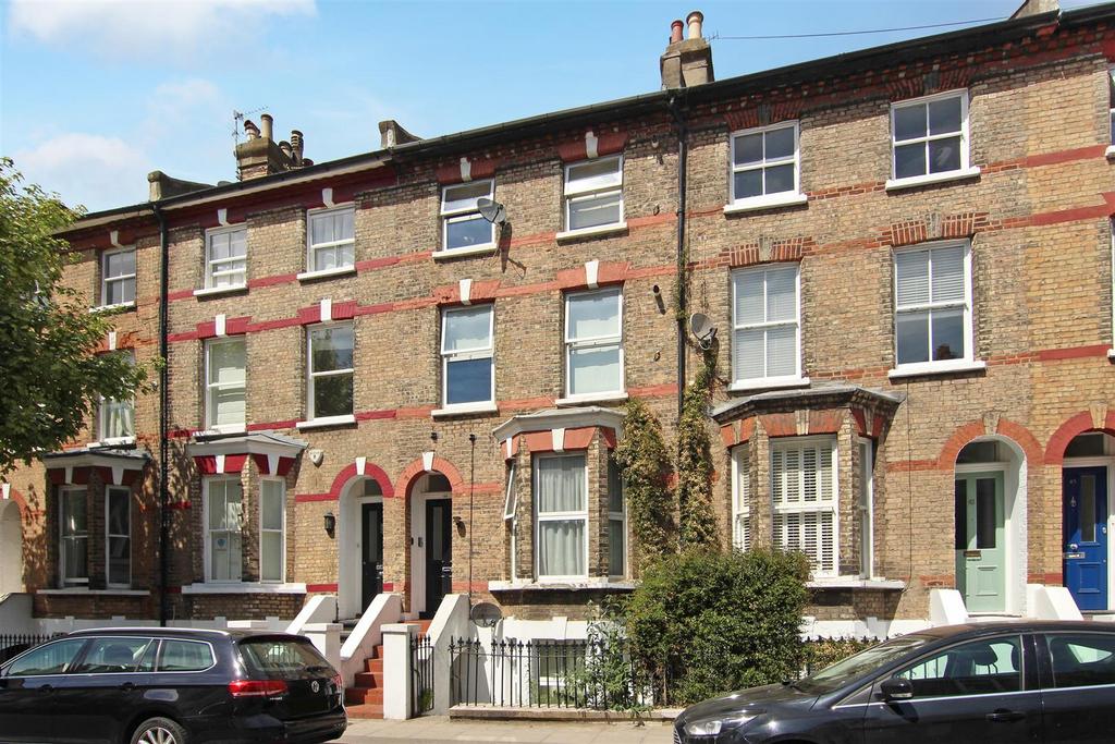 Disraeli Road, Putney, SW15 1 bed flat £1,500 pcm (£346 pw)