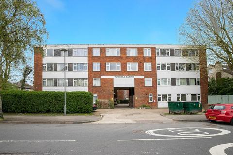 3 bedroom flat for sale - Endlebury Road, Chingford E4