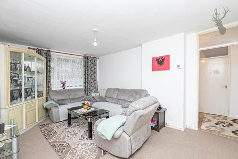 3 bedroom flat for sale - Endlebury Road, Chingford E4