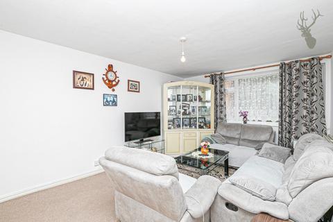3 bedroom flat for sale - Endlebury Road, Chingford E4