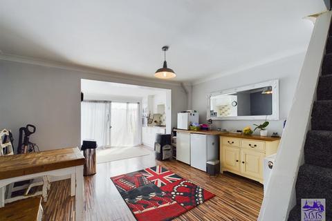 124 Frindsbury Road, Rochester, ME2 4JG