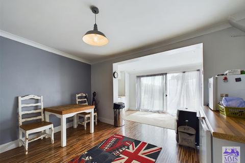 124 Frindsbury Road, Rochester, ME2 4JG