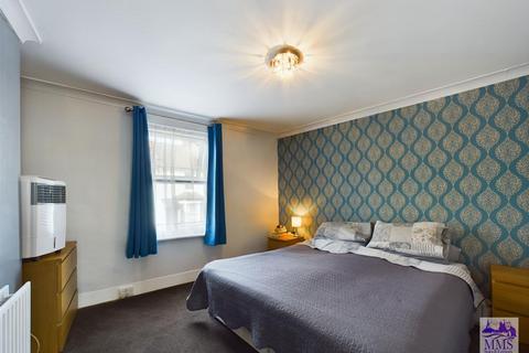 124 Frindsbury Road, Rochester, ME2 4JG