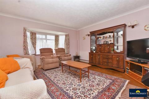 107 Broad Road, Eastbourne, BN20 9RD