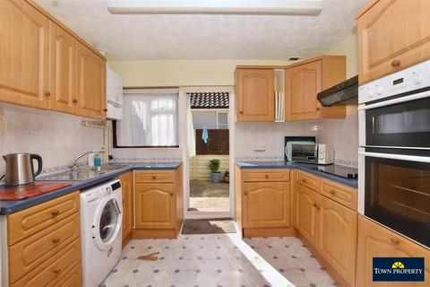 107 Broad Road, Eastbourne, BN20 9RD