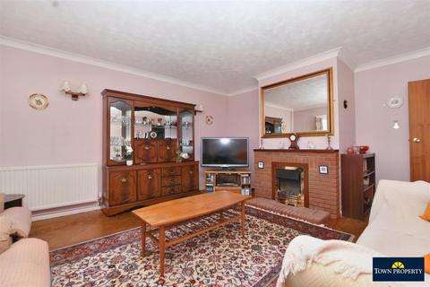 107 Broad Road, Eastbourne, BN20 9RD