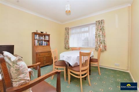 107 Broad Road, Eastbourne, BN20 9RD