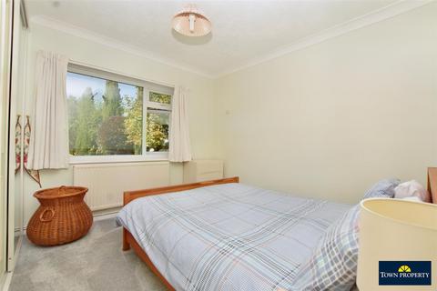 107 Broad Road, Eastbourne, BN20 9RD