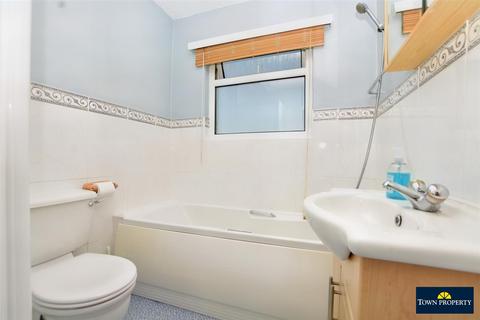 107 Broad Road, Eastbourne, BN20 9RD