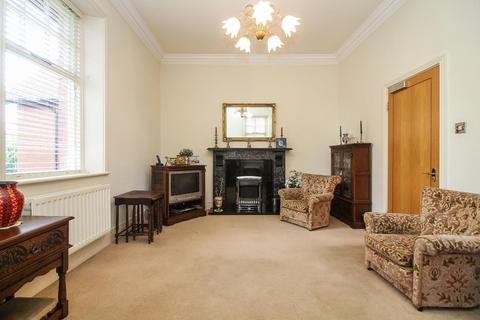 3 bedroom flat for sale, Churchill House, 31 Holywell Avenue, Whitley Bay