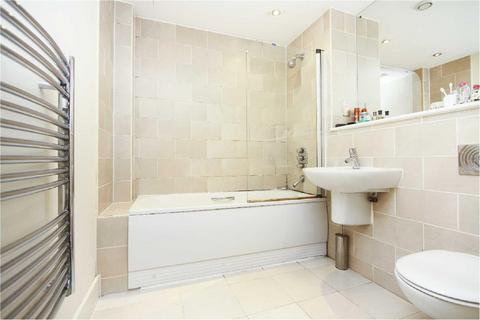 2 bedroom flat for sale, Merchants Quay, Quayside