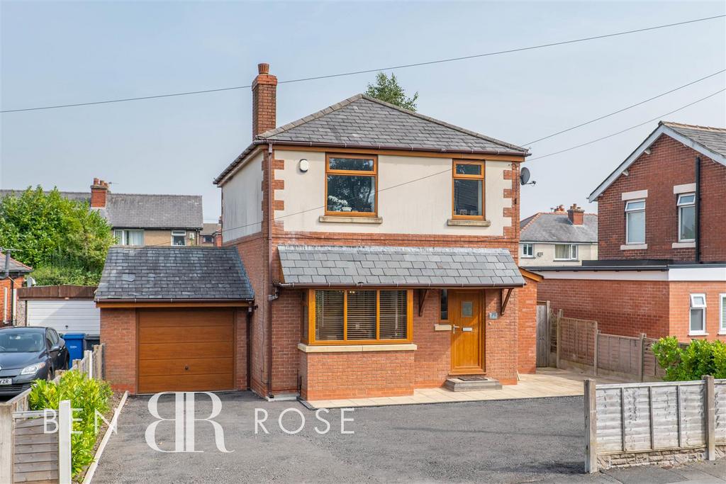 Carr Lane, Chorley 3 bed detached house for sale £274,995