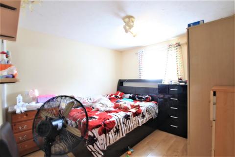 1 bedroom apartment for sale, Stirling Grove, Hounslow TW3